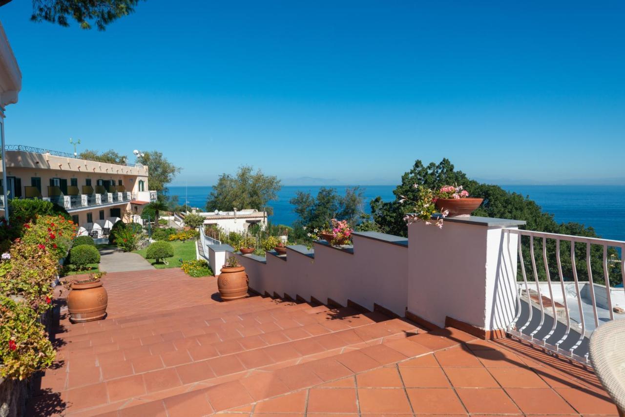 Hotel Villa Ireos Casamicciola Terme Buitenkant foto