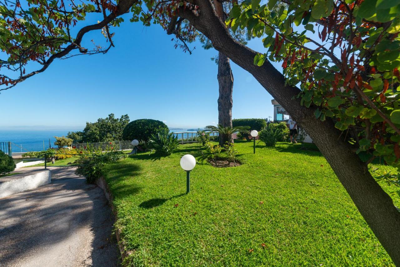 Hotel Villa Ireos Casamicciola Terme Buitenkant foto