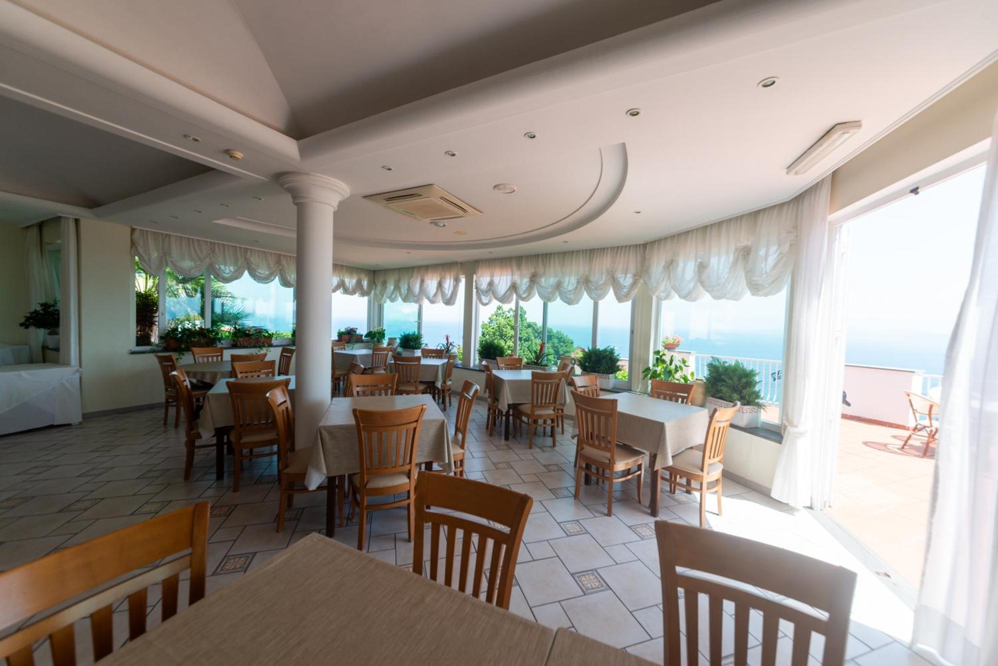 Hotel Villa Ireos Casamicciola Terme Buitenkant foto