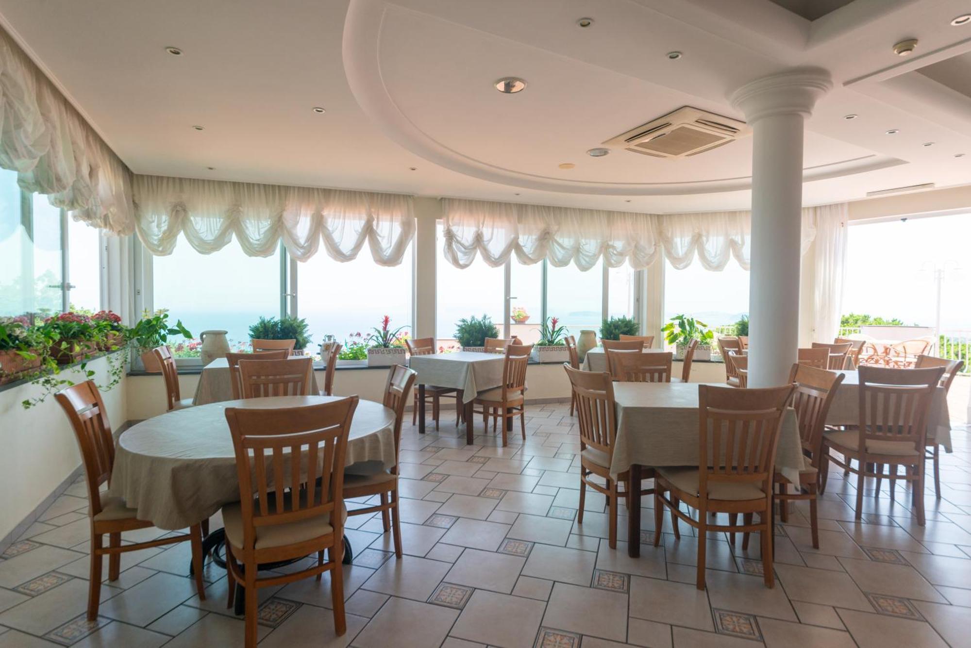Hotel Villa Ireos Casamicciola Terme Buitenkant foto